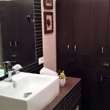 Aialmar Apartment